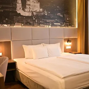 12 Revay Hotell